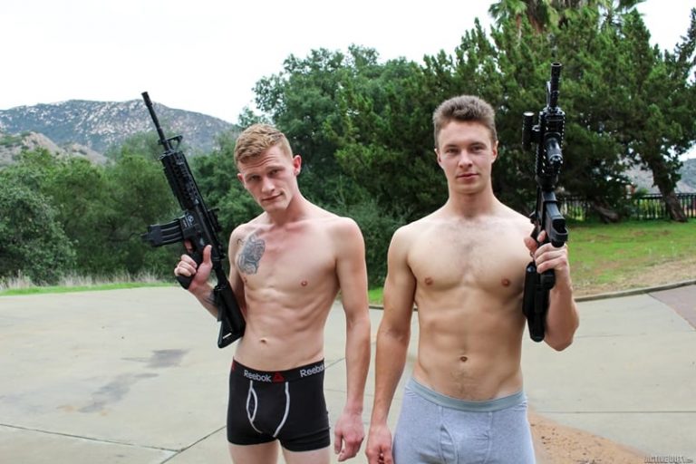 Hottie-army-dudes-Elijah-Canon-huge-cock-fucks-Jesse-Nice-hot-bubble-asshole-001-gayporn-pics